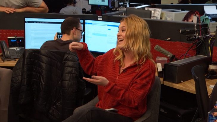 3bbb48a8079046d6bf7f698c05c6948d_md lizzie mcguire reboot mm 011824_TMZ_9117006.mxf.00_00_34_08.Still001