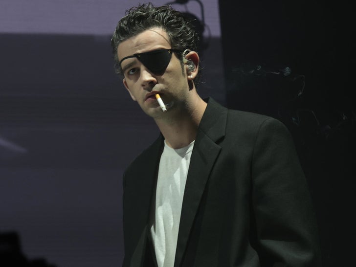 0606-Matty-Healy-performs-on-stage-with-The-1975-in-Vienna-Austria-primary-2
