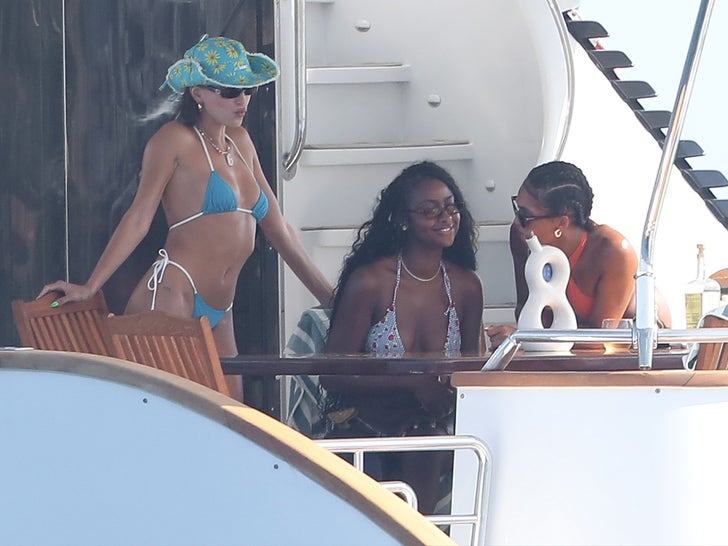 0826-Kendall-Hailey-Lori-Cabo-Sub3