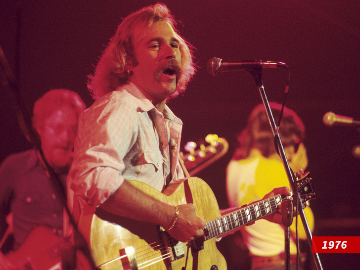 Jimmy Buffett Performs