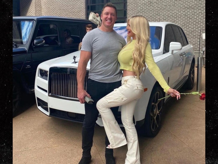 3d9a7a6388f14f5fb4f33fa280a062ee_md Kim Zolciak and husband Kroy Biermann rolls royce insta 2