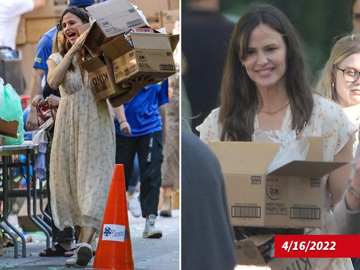 Jennifer Garner Hosting A Food Drive