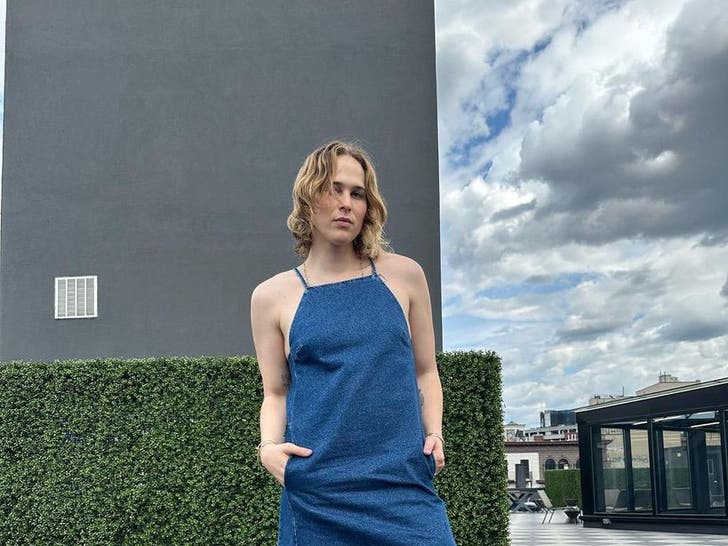 3e23b7cef9cd40e2b2c28341e74c6730_md Tommy Dorfman