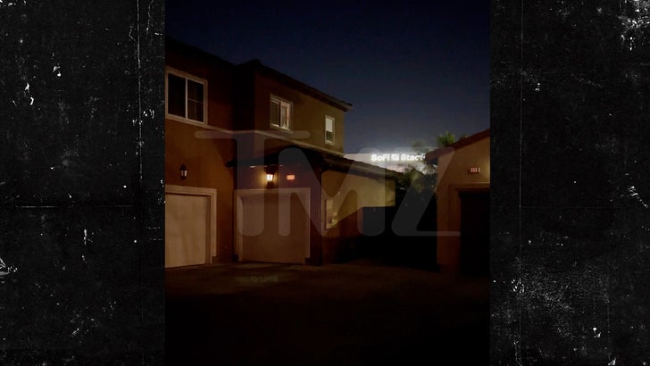 40178d5405df4b53b6d55f7111f03db1_md 080423_taylor_swift_neighborhood-kal