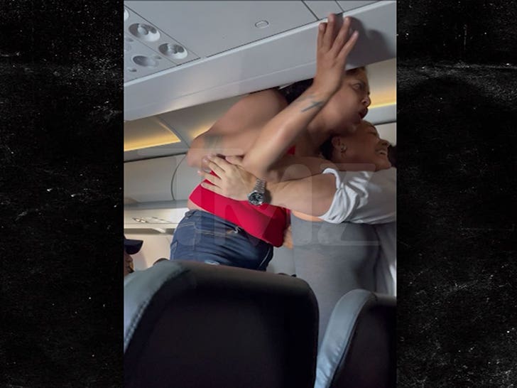 4032402e71a64a80b52611a29698676e_md 072023-flight-chaos-1