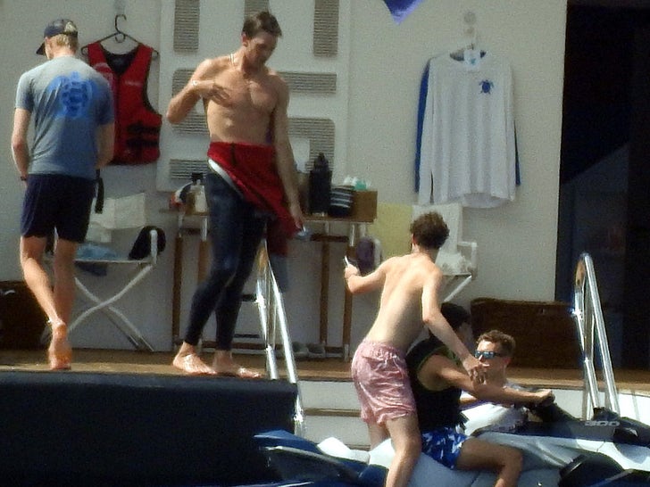 403277fb98384bf78dde730c8f2196ce_md 0623-Tom-Brady-Yacht-Family-Greece-Photos-primary-4