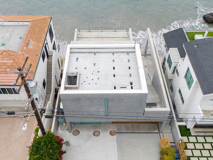 0717 kanye west Malibu gutted Home backgrid