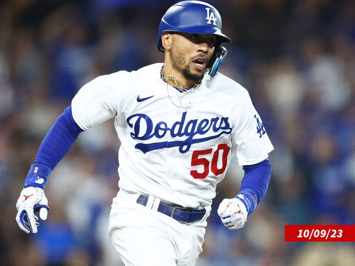 mookie betts dodgers sub