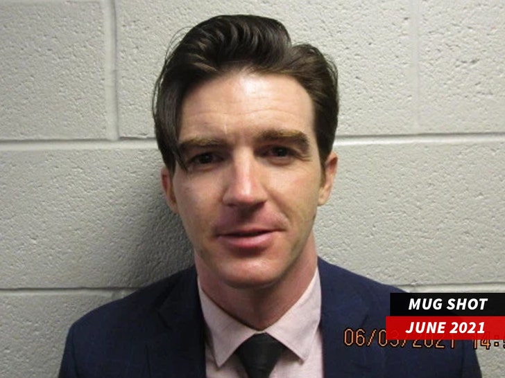 43d2e2a1a8514ed79cd5081587ea5f6e_md drake bell mug shot