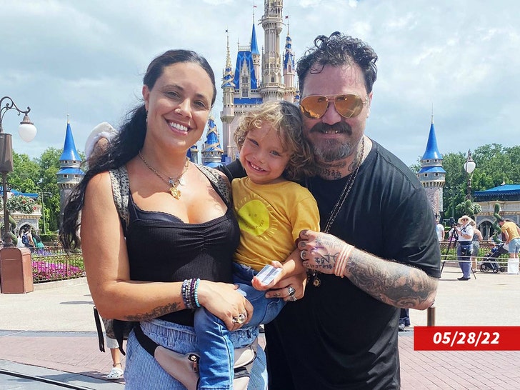 448c95dfed6143dfb52e3f1a4bd48a92_md-2 bam margera