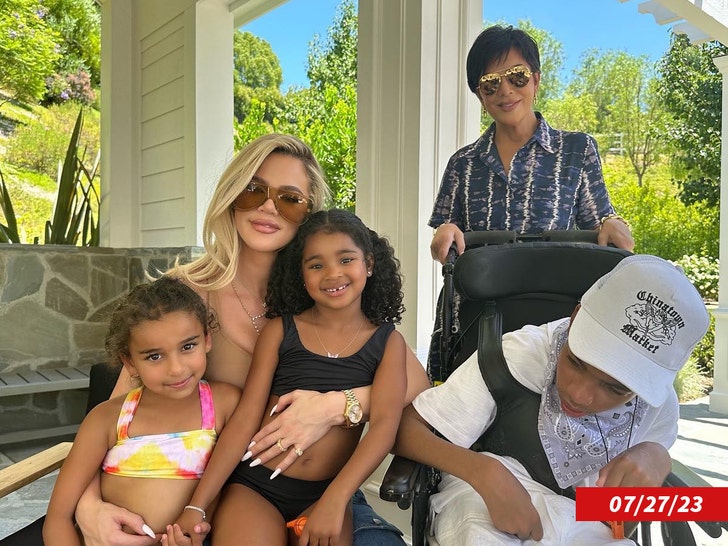 khloe kardashian and kids insta 1