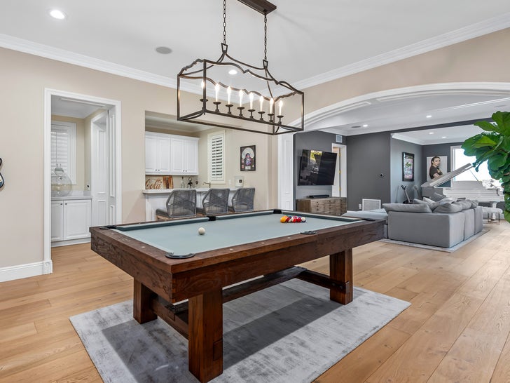 0606-bret-michaels-calabasas-house-photos-primary-2