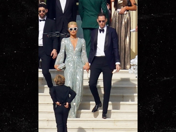 48d7b1a929ea4f5c9fc8c84733e0095c_md paris hilton carter reum