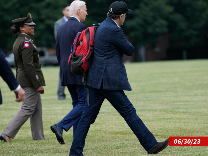 49d118b73f454b0c93c898ea27ded081_md biden hunter