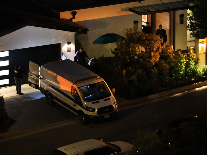 Coroners Take Matthew Perry's Body