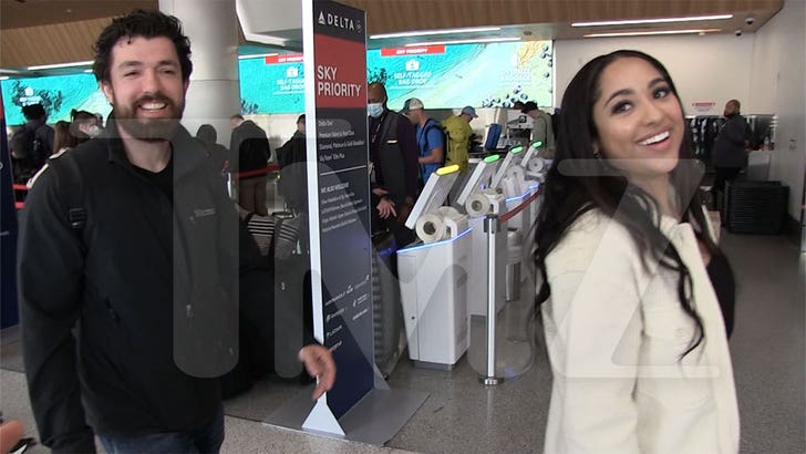 4f405b52e71c440faee70a4f66051bea_md 041723-zack-goytowski-bliss-poureetezadi-kal