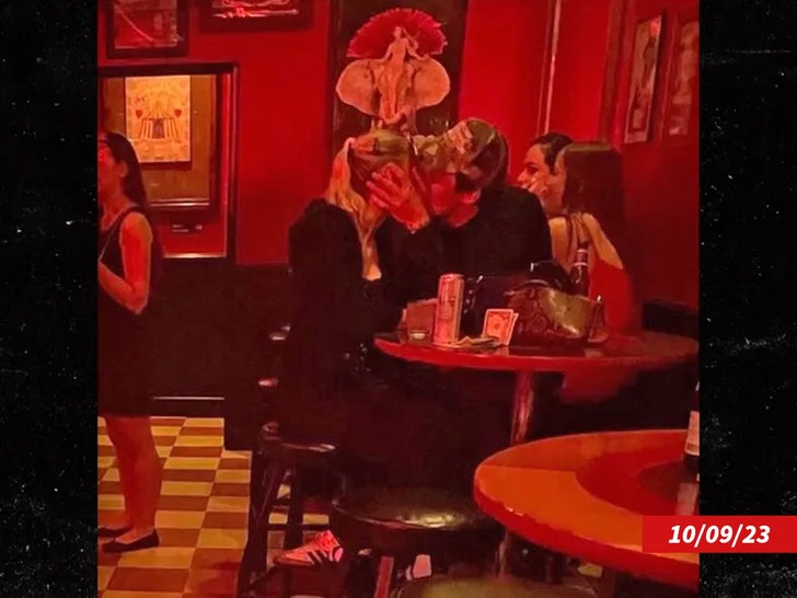 dalton gomez kissing maika monroe 1