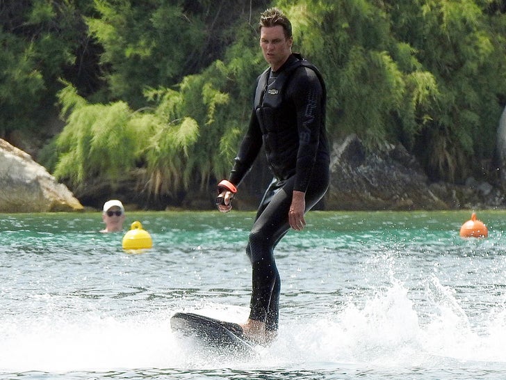 510d72a073da4d3288b64e271b5c6e8b_md 0623-Tom-Brady-Yacht-Family-Greece-Photos-primary-2