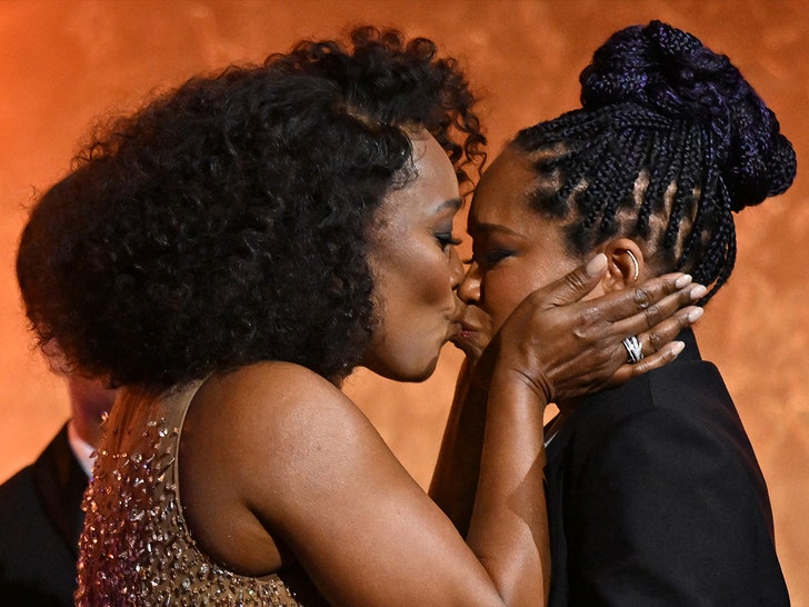 angela bassett regina king kissing