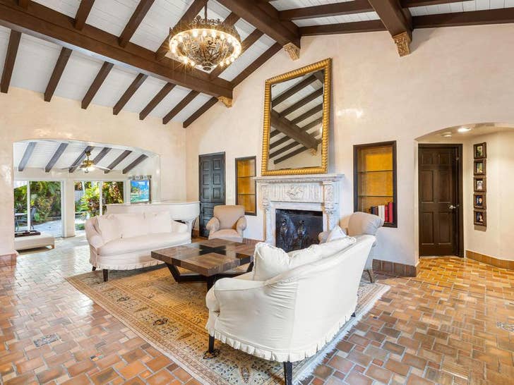 515bcb0cba8e42dd814144c9cad098f2_md Josh Flagg Scoops Up Miami Beach Home Photos0001