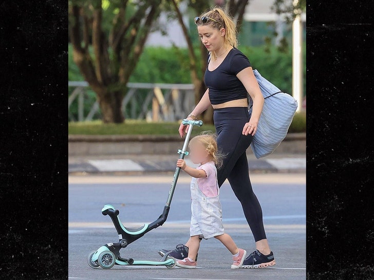 5357868121a24717b2fc8f26a9ebcd91_md amber heard backgrid 1