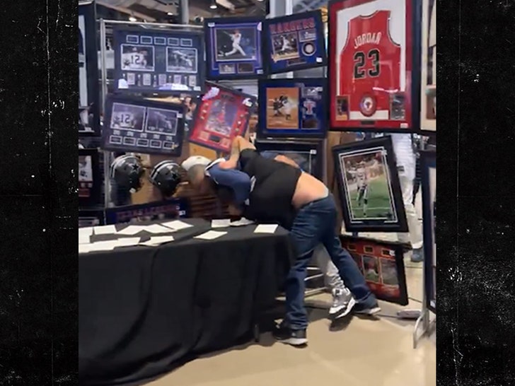 121123-eagles-cowboys-fan-fight-primary-v4