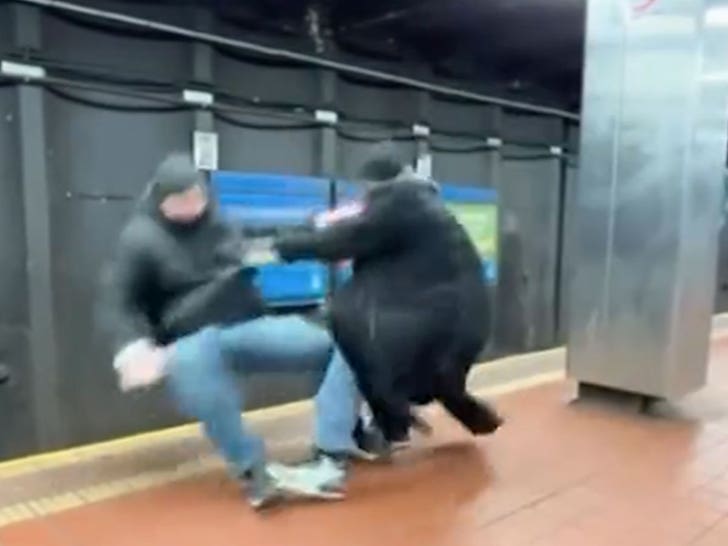 010424-man-pushed-train-tracks-3