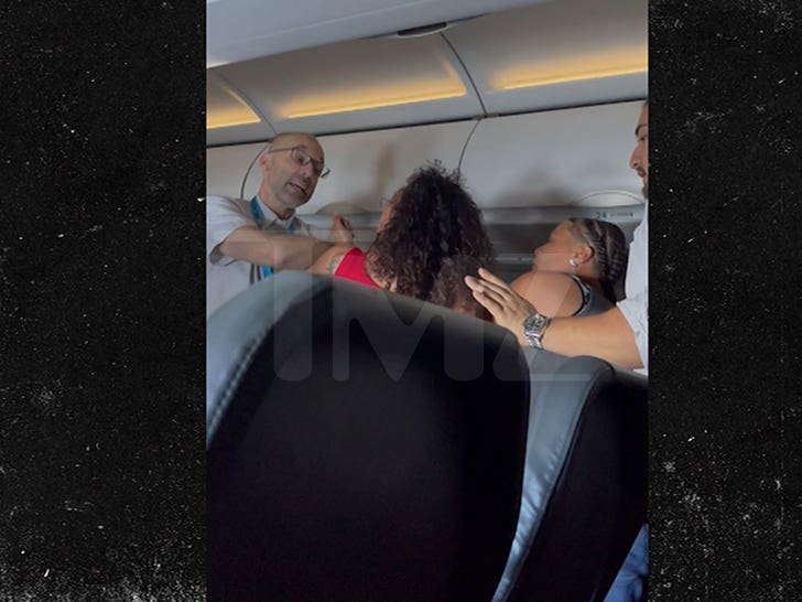 584dbbfe4dc54f4a9cc243204478c241_md 072023-flight-chaos-2