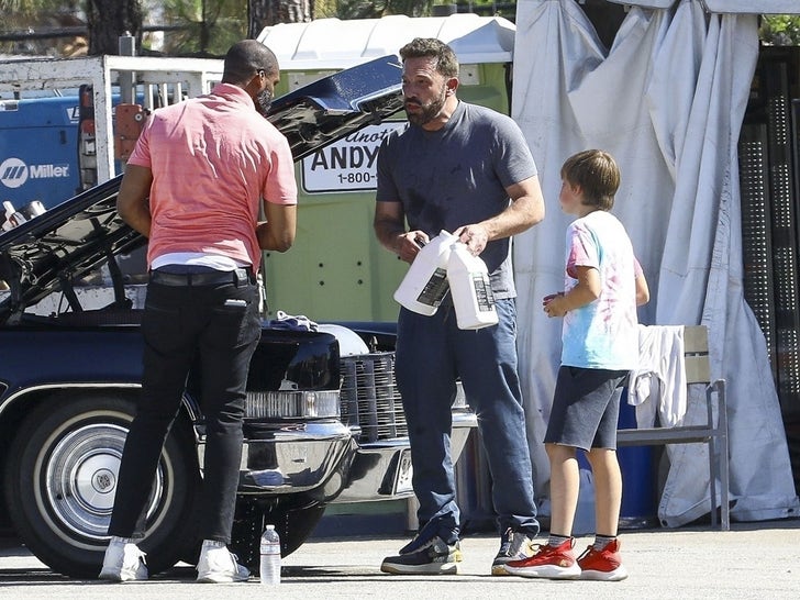 Ben Affleck's Cadillac Breaks Down Amid L.A. Heat Wave
