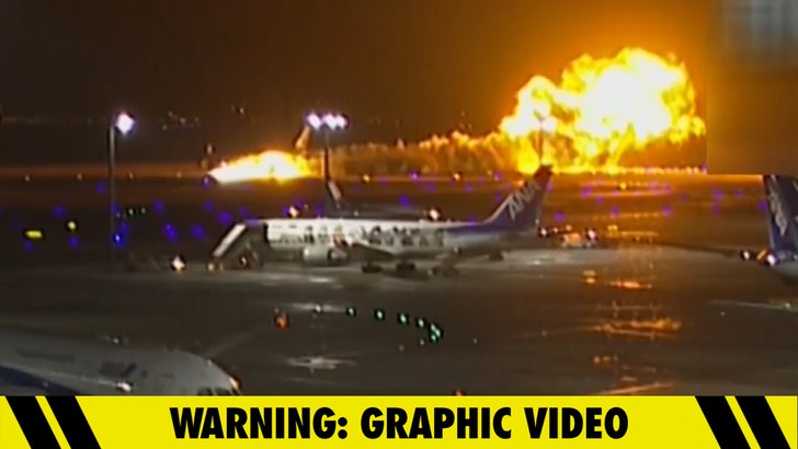 5af5d2d784ce4891ace9f7088cbdf4bd_md 010124_japan_plane_crash_kal