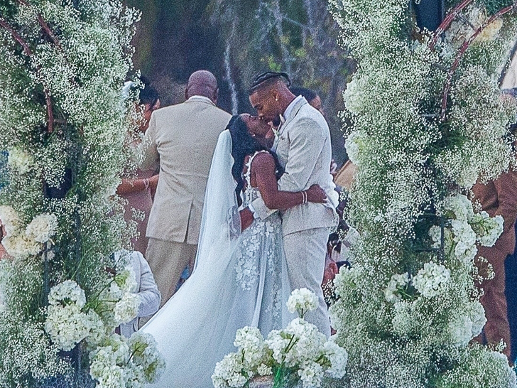 Simone Biles and Jonathan Owens Get Married in Cabo