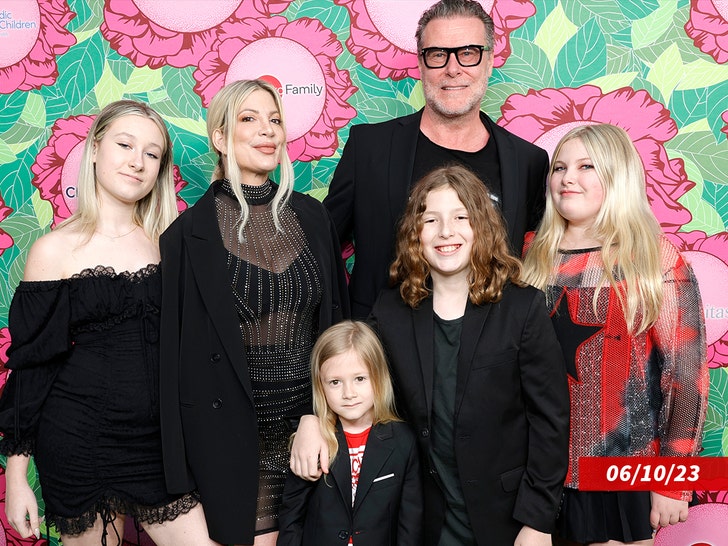 61f6282aa1be40269bef180c774a7b1a_md Tori Spelling Dean McDermott