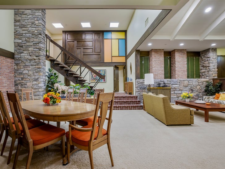 'Brady Bunch' House