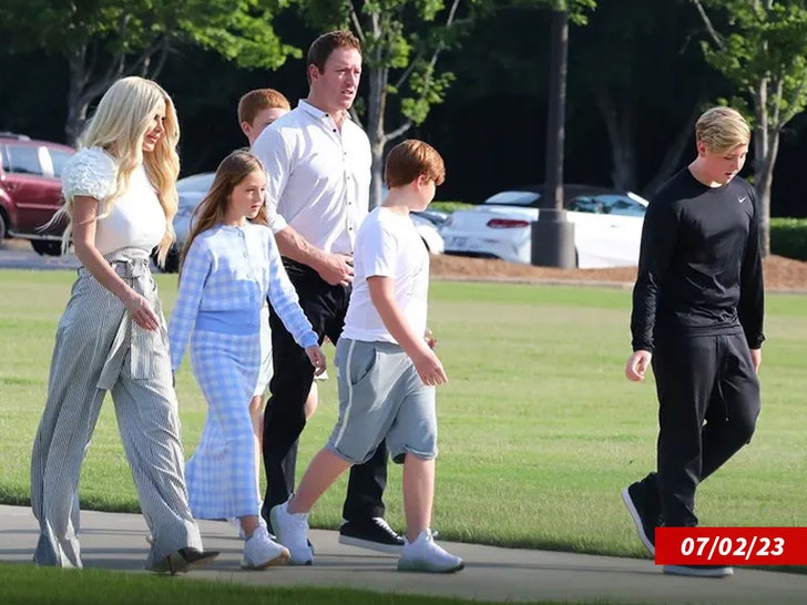 0824 kim zolciak family backgrid