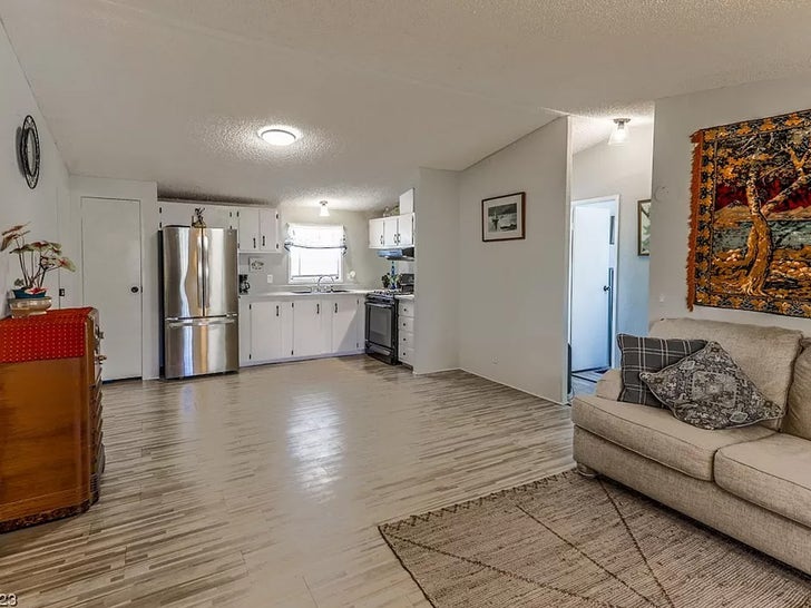 1215-Kevin-Ford-New-Home-viral-burger-king-photos-primary-3