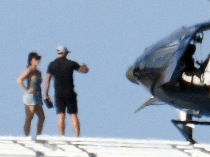 lauren sanchez helicopter