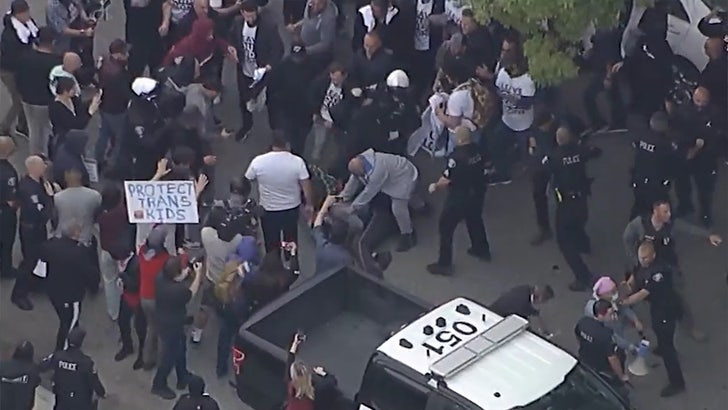 685a593357434eff82b4213de18b4a31_md 060723_pride_protest_kal