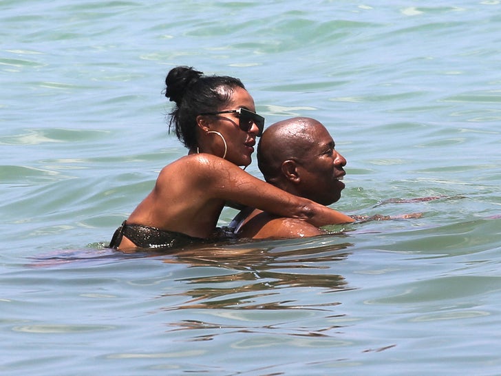 68f19a2d6ca84ed99bd62bde04e89efc_md 0629-Kenny-Smith-In-Miami-Aline-Bernardes-Sub-1