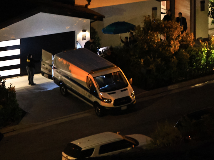 Coroners Take Matthew Perry's Body