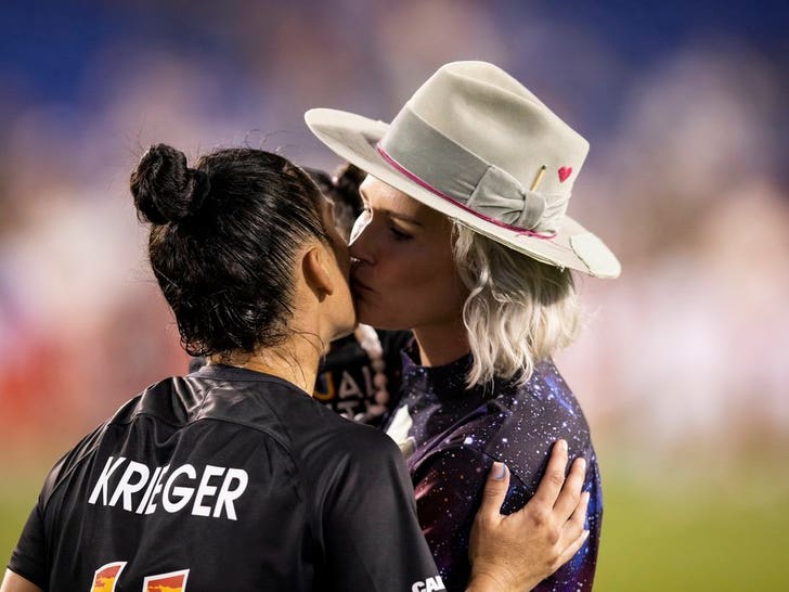 Ashlyn Harris and Ali Krieger Together