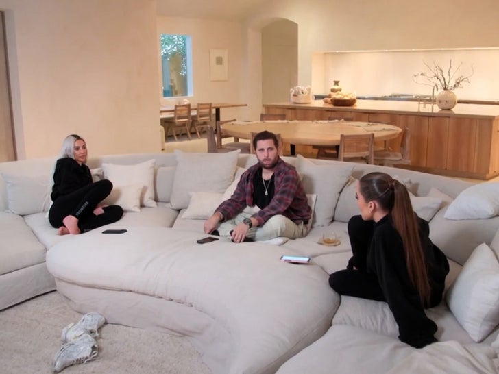 060123-kim-khloe-k-sub2