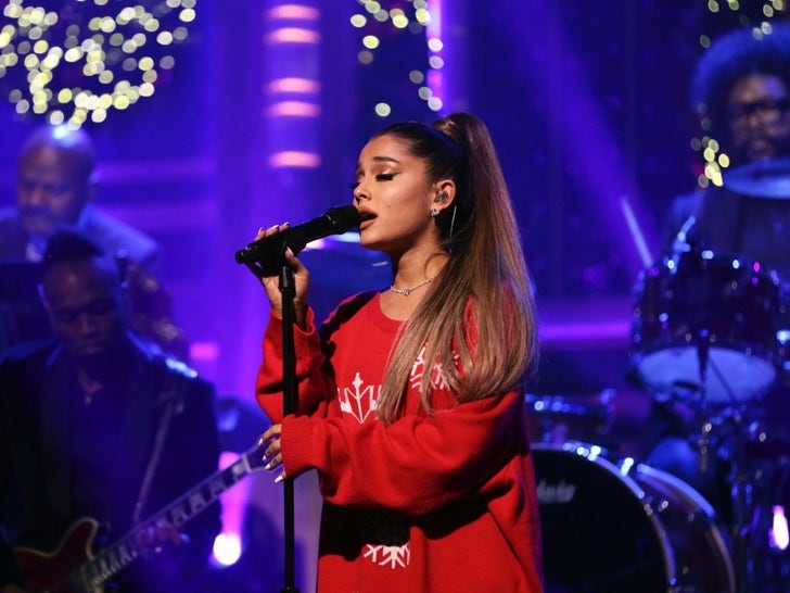Ariana Grande's Performance Photos