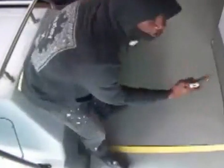 052923-charlotte-bus-sub1