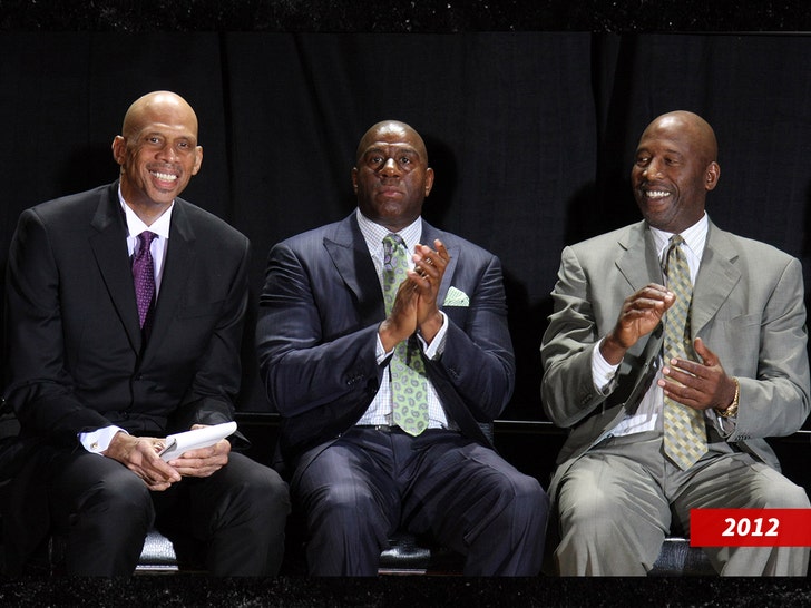6dfd2cbc15fd42aead9e6b79db813326_md james worthy magic johnson kareem