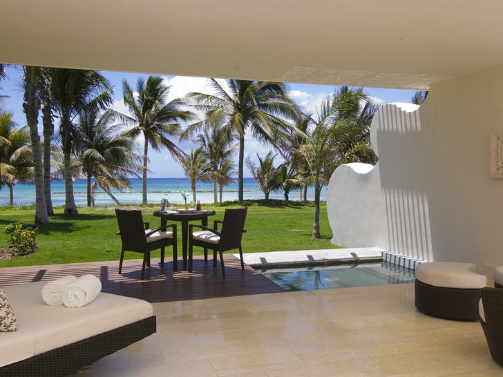 1005-love-is-blind-mexican-resort-photos-primary-4