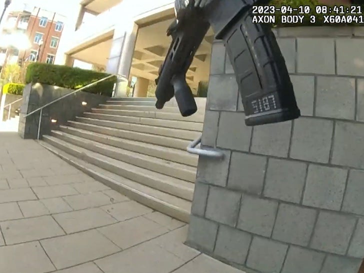 041123-louisville-bodycam-exterior-primary