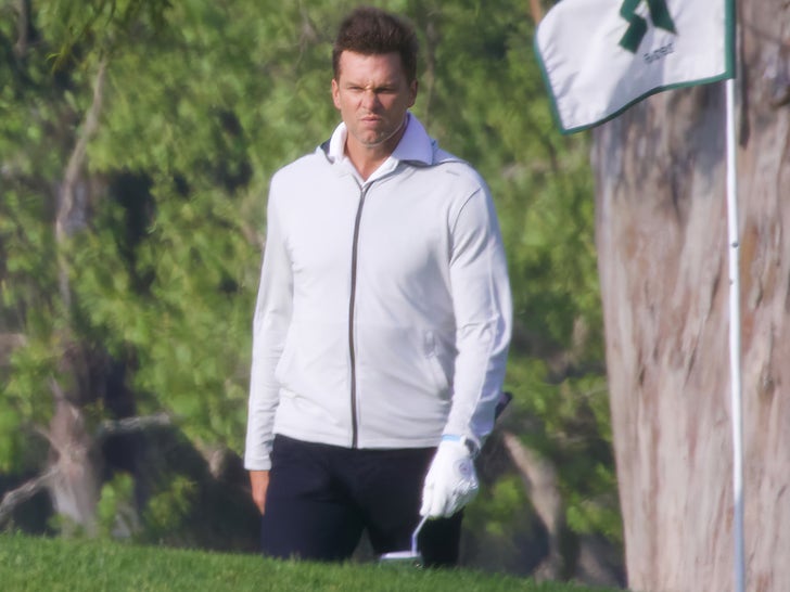 0502-tom-brady-golfing-photos-primary-2