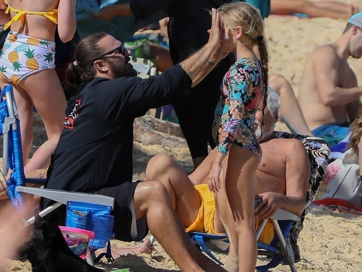 71d6fa0e512e4c25b75d19cd8d8f08da_md 0102-Jayden-Federline-Kevin-Federline-Hawaii-Sub3