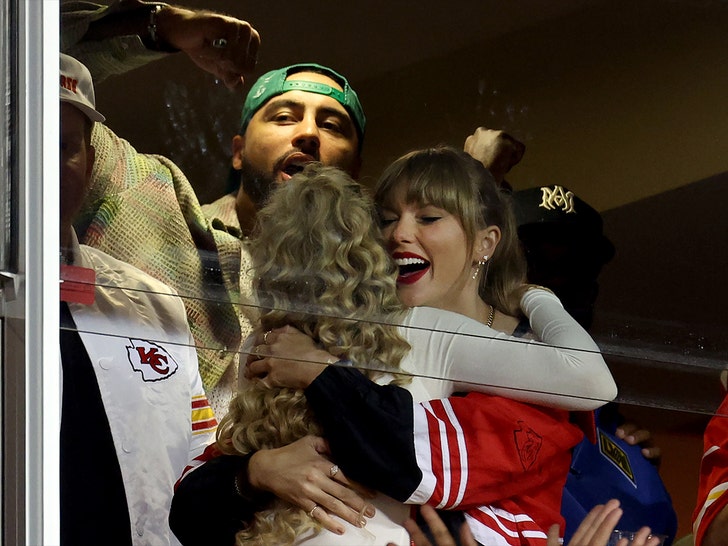 Brittney Mahomes with Taylor swift getty 1