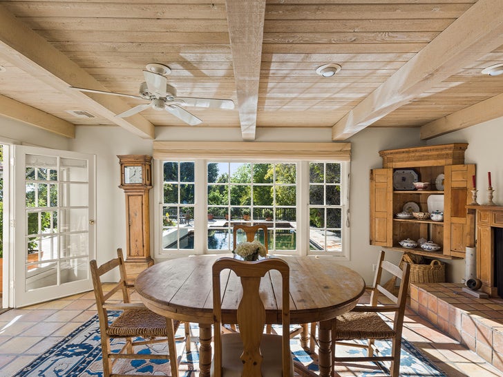 72d2cdbd9f704c41b2cbaf853c44f648_md 0418-Angela-Lansbury-Kitchen-Sub